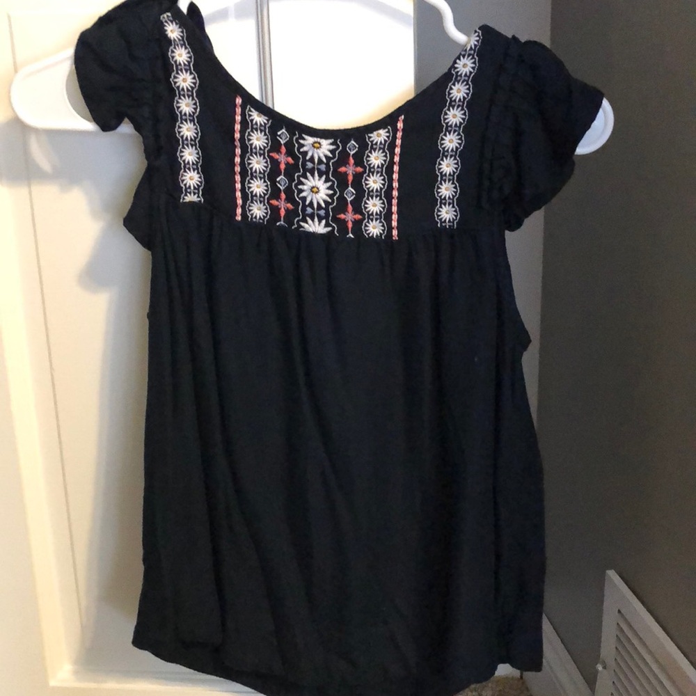 Abercrombie kids black floral top